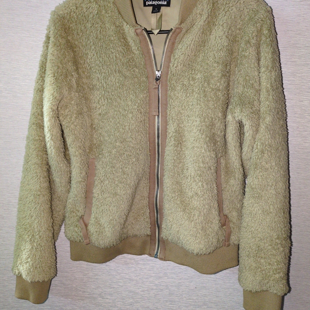Patagonia Women's Cozy Tan Teddy Jacket